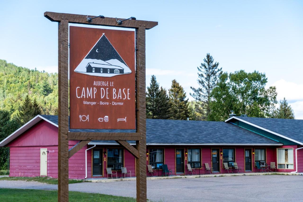 Auberge De Jeunesse Le Camp De Base LʼAnse-Saint-Jean Екстериор снимка