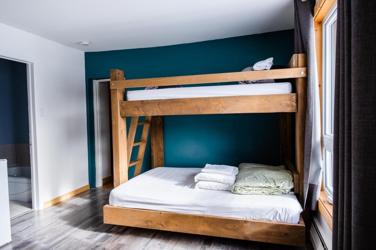 Auberge De Jeunesse Le Camp De Base LʼAnse-Saint-Jean Екстериор снимка