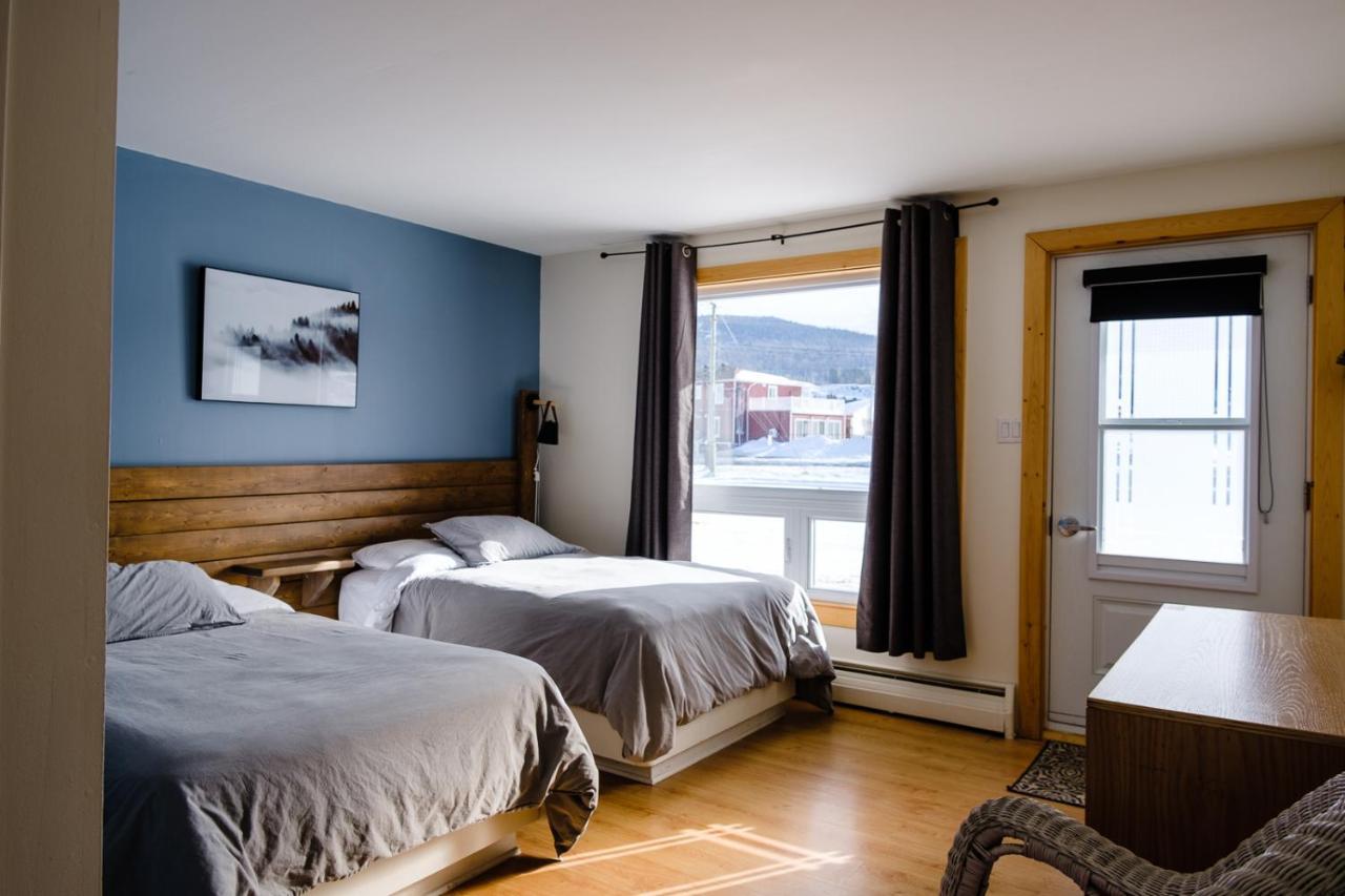 Auberge De Jeunesse Le Camp De Base LʼAnse-Saint-Jean Екстериор снимка