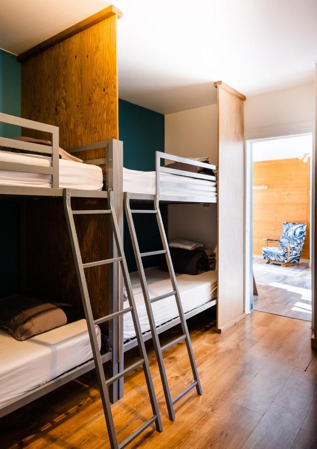 Auberge De Jeunesse Le Camp De Base LʼAnse-Saint-Jean Екстериор снимка